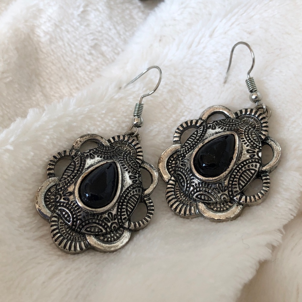 Silver Tone Southwest Style Drop Earrings with Faux Onyx Stone.